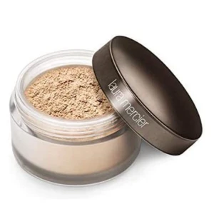 Laura Mericer setting powder  - Knappt använt, ca 90% kvar.  Travelsize. 