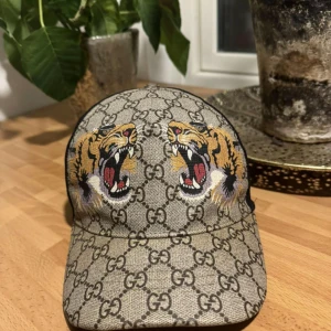 Gucci keps - Gucci keps Storlek L Skick 8/10 Box order kvitto osv finns
