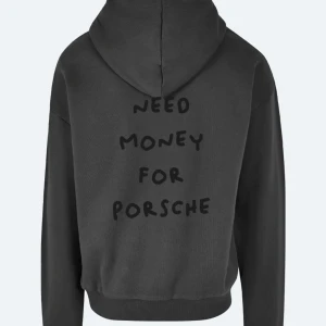 Emil Stegfelt ”Need Money For Porsche”  - Extremt limiterad hoodie från Emil Stegfelt med logotyp ”Need Money For Porsche”.   Nyskick!!! Nr 10 av 200.  Medium med overzized fit så passar M/L! 