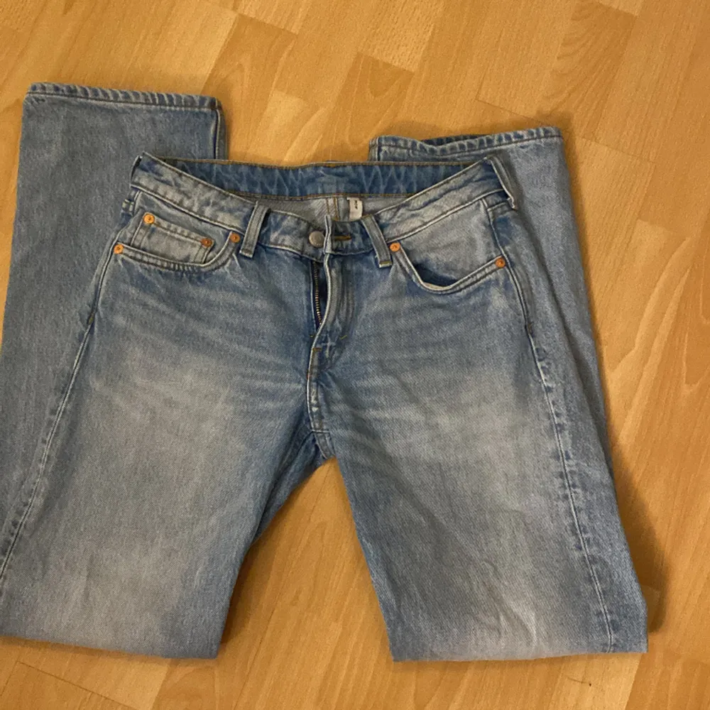 Använd sparsam! Är i bra skick, sälgs pga att dom är för små . Jeans & Byxor.