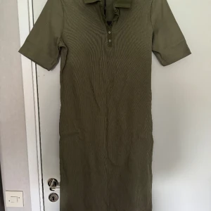 Klänning  - Helt ny klänning 