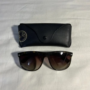 Rayban boyfriends  - Säljer mina rayban boyfriends eftersom jag köpte ett par andra istället helt oanvända köpte nyss dem när jag var på semester. (Äkta)