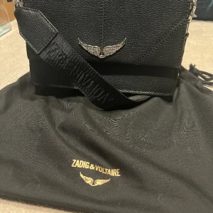 Zadig väska - Svart Zadig Voltaire väska. Bra skick och nästan oanvänd 