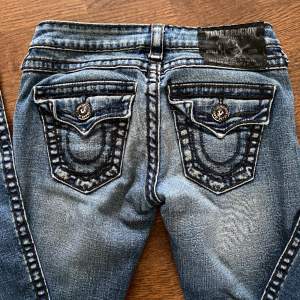 Storlek 25 Lågmidjade jeans  Utmärkt tillstånd