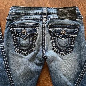 True Religion Jeans - Storlek 25 Lågmidjade jeans  Utmärkt tillstånd