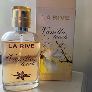 Säljer denna vanilj parfym då den inte kommer till andvändning💗