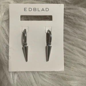 Edblad örhängen 💕 - Jag säljer dessa fina oanvända örhängen från Edblad pågrund av att jag har fått dubbletter 💗