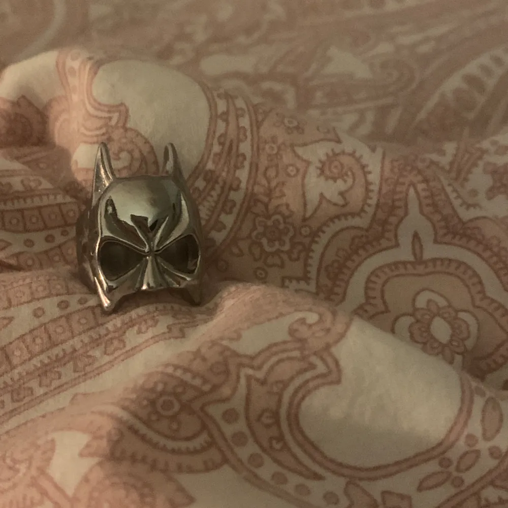 Supersnygg Batman ring (aldrig använd) . Accessoarer.