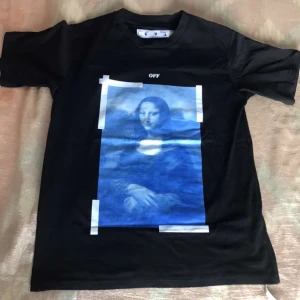 Off-White t shirt  - Storlek M