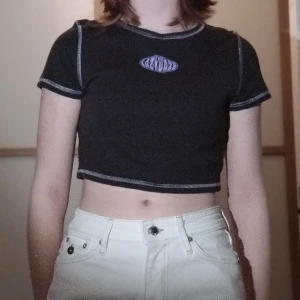 Crop top från h&m - Crop top från h&m, säljer den för att den inte är min still längre, perfekt för sommaren.
