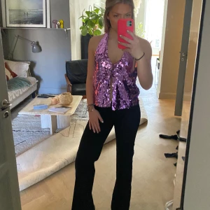 Festtop - Helt ny paljettop från pull and bear som jag glömde byta storlek på, supercool färg och design men tyvärr lite för stor för mig💕