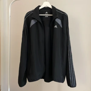 Adidas windbreaker L  - Adidas black windbreaker size L perfect condition.