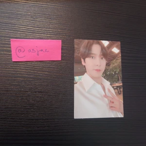 ATEEZ YUNHO Zero: Fever Part.3 Diary Ver. Limited PC - Ett limited photocard av Yunho från zero fever part.3. I superfint skick!  Baksidan syns på andra bilden. Flera yunho photocards finns, se mina annonser!