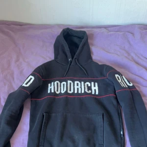 Hoodrich  -  Köpte den för 650 kr från men vill sälja för 300