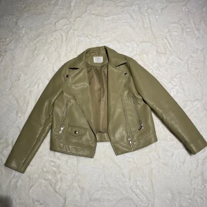 Skinnjacka,zara - Jättefin jacka från zara för flicka. 