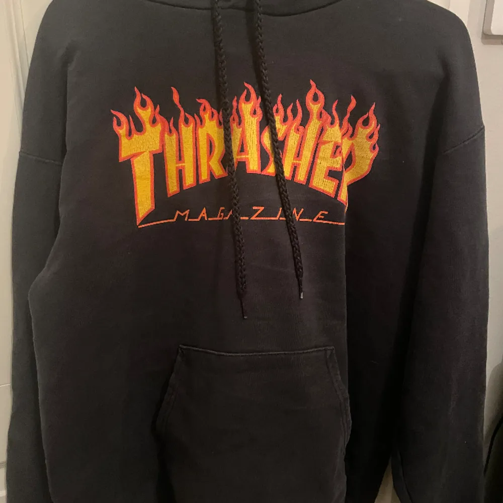 Cool hoodie. Säljer min thrasher hoodie då den inte kommer till andvändning längre.. Hoodies.