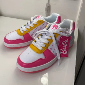 Barbie skor - Köpta i USA, helt nya (endast testade på), storlek 39