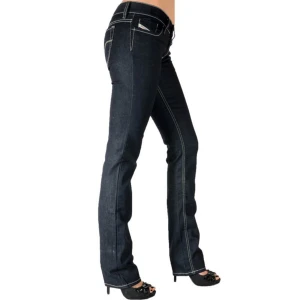 lågmidjade diesel jeans❤️ - säljer mina diesel jeans för de tyvärr är för stora på mig, de är utsvänga men inte jättemycket skulle jag säga. de sitter ungefär som dem på bilden o är i modellen "liv", färgen är exakt som på bild. kom privat för fler bilder!❤️ BILDEN ÄR LÅNAD!! ❤️