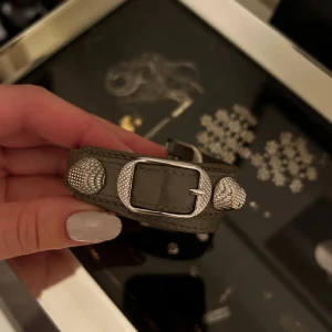 Balenciaga armband - Säljer mitt fina balenciaga armband så de knappt kommer till användning💓