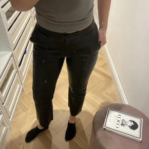 Skinnbyxor✨ - Supersnygga svarta skinnbyxor från Wera i storlek 36😍✨ Det är inte äkta skinn😊