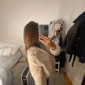 Teddyjacka   - Säljer min sjukt snygga Teddy jacka då jag har två stycken 💞💞