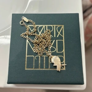 Maria Nilsdotter halsband - Guldplaterad, har tappat färgen liiite  45cm kedja 