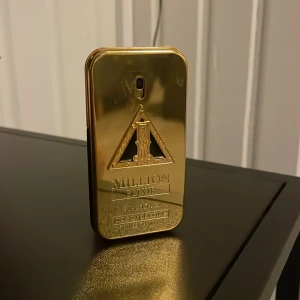 Paco rabanne 1 Million elixir - Tja! Säljer nu min parfym då jag ej gillar lukten. Knappt använd skulle säga att det är 45ml kvar av 50ml. Nypris ca 1000kr, skriv om ni har några frågor!