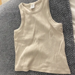 Linne Lindex  - Hej säljer denna fina lime pg av att den är för liten aldrig  andvänd