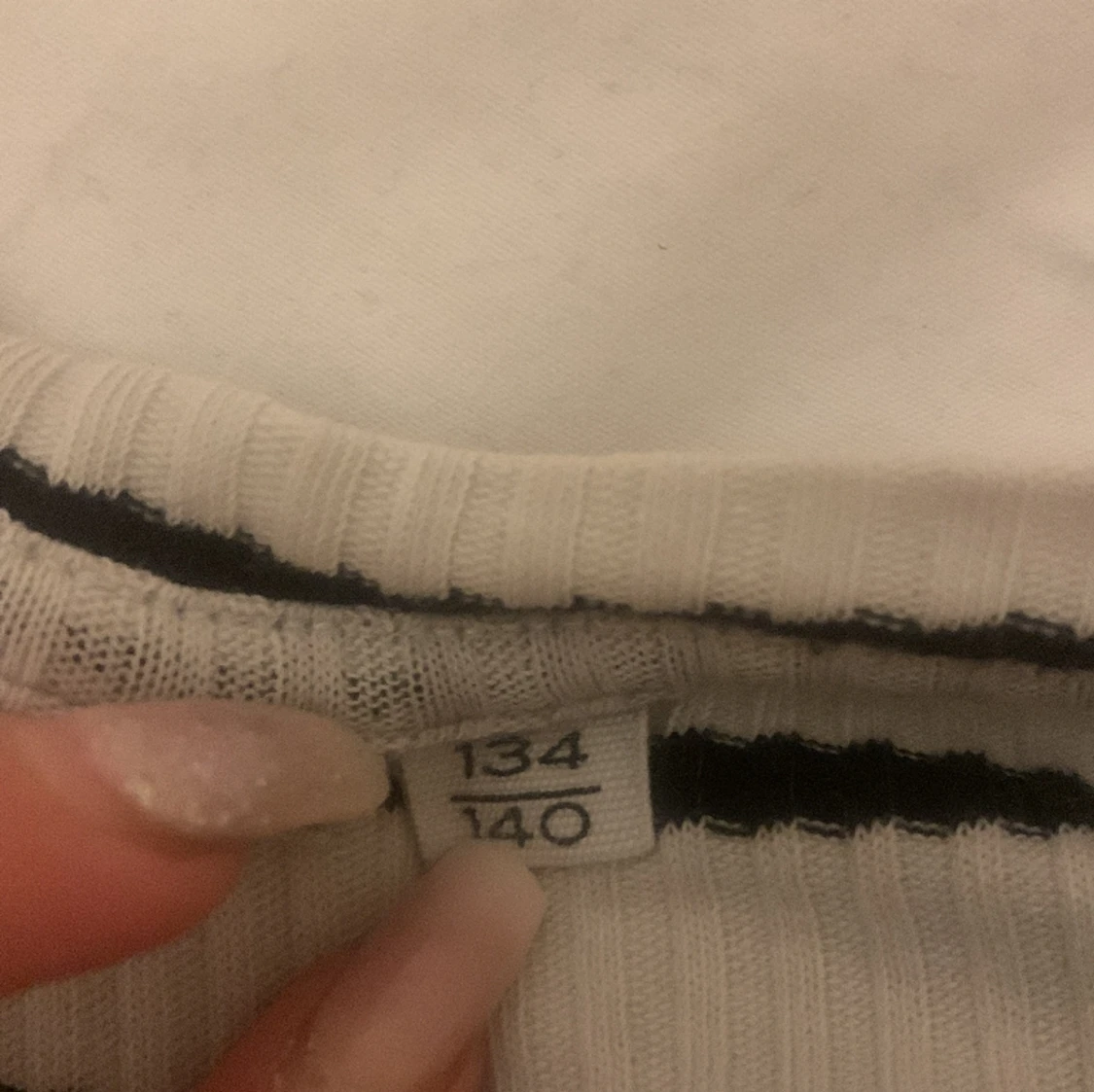 Svart o vit randig tröja🫶🏻🫶🏻 - 90