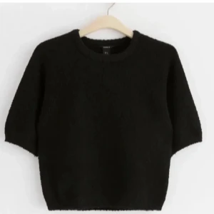 Topp  - Säljer denna fina tröja då den ej kommer till användning!!💞 nypris 400 kr