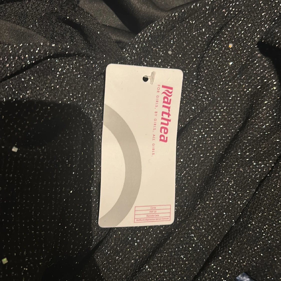 Glittrig festklänning  - 91