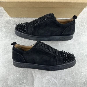 Christian Louboutin Spikes Sneakers - ✅️ SNABB LEVERANS ✅️ Storlek 44.  Skickas spårbart med postnord. Fraktas innan 48t efter köp. 🤙  Om du har frågor är det bara att meddela mig! 👍💯