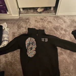 Bvaldi tröja  - Lite solblekt o därför lågt pris 