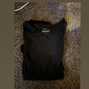 Svart basic t shirt (herr) - Svart tshirt i strl S (herr). 