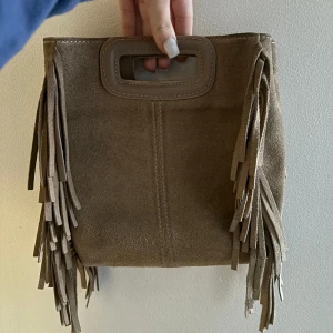 Maje liknande väska - En jätte fin maje liknande väska som är köpt utomlands. Ser nästan exakt ut som en äkta bara att det inte finns något maje märke på. 