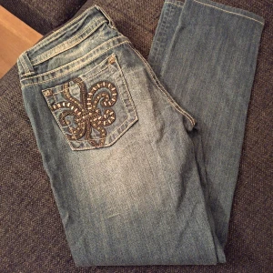 Miss Me Jeans - Knappt använda Miss Me Jeans i storlek 31. 