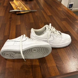 Air force 1 - Riktigt snygga dojjor, väldigt bra skick, priset är inte hugget i sten😜