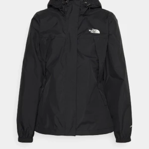 Vårjacka  - en svart the north face vårjacka, har använts ett par gånger men inga slitningar. jätte skön och fin nu till våren, köpt för 1295kr på zalando. 