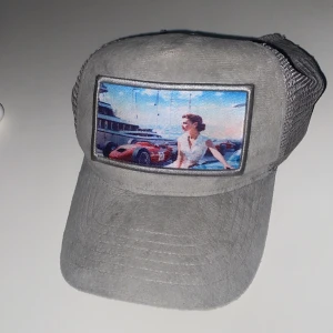 Revenite velvet keps - Denna feta keps passar perfekt till våren och sommaren. Fräsch keps som knappt har används. Såldes bara 1500 sådana kepsar så den är ovanlig.