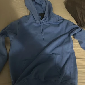 Normal  hm hoddie - Perfekt t blåa jeans vanlig hm hoddie
