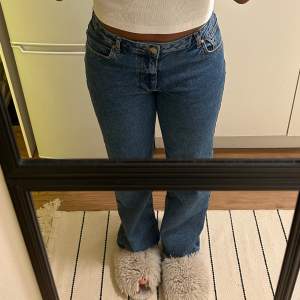 Säljer dessa jeans från BIK BOK i storlek 30/32, endast använda fåtal gånger 🫶🏽300 kr + frakt