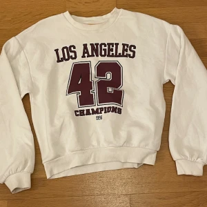 Tjocktröja - Jätte snygg tjock tröja från Gina. Älskar den men har tyvär blivit för lite storleken är 158-164.❤️