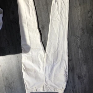 Kostymbyxor  - Byxor st 40 inte använda 