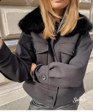 Meotine jacka  - Meotine Charlie jacka. Nypris 3000kr. Bra skick! Kan skicka fler bilder på den! Slutsåld på hemsidan! 