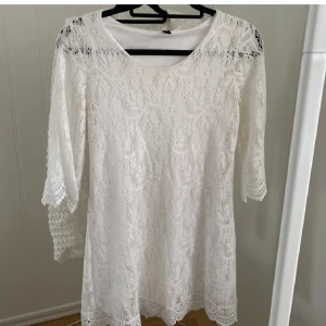 Strandklänning  - Superfin strandklänning i mycket bra skick. Passar stl s