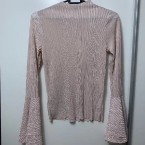 Topp - Helt ny topp med volangarmar 🌸