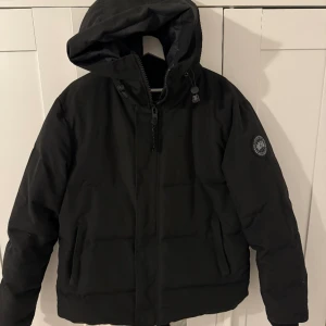 Canada Goose Macmillan black label  - Säljer min Canada Goose 