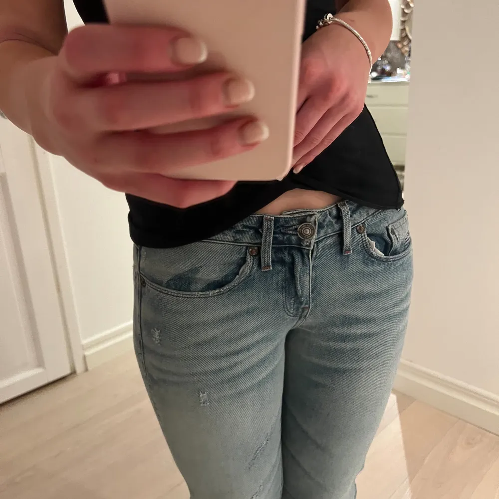 W26 och L32 prislappen kvar och helt oanvända supersnygga jeans!. Jeans & Byxor.