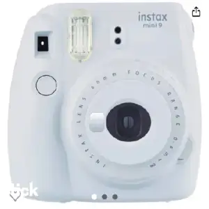 Säljer denna kamera som printar ut bilder, nypris ligger runt 1300kr men jag säljer för 500kr, man måste köpa bilder till den. Använd ish 20 gånger men den funkar som en helt ny!❤️ den är grå/vit 
