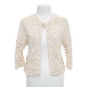 Stickad bolero - Jätte söt bolero, aldrig kommit till användning. Helt nytt skick, köpt på Sellpy.